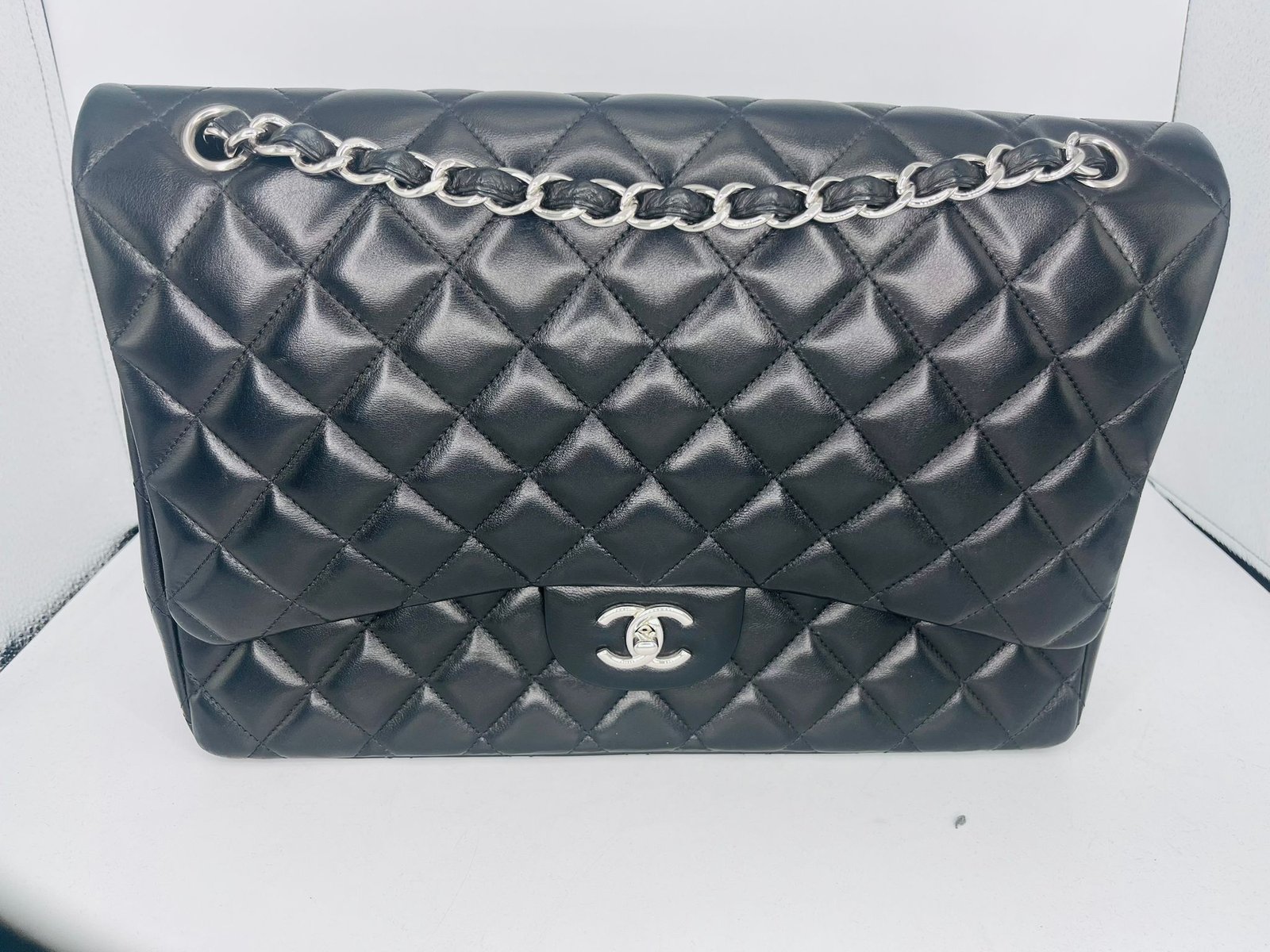 Bolso Chanel Timeless Classic Jumbo Grande en cuero negro