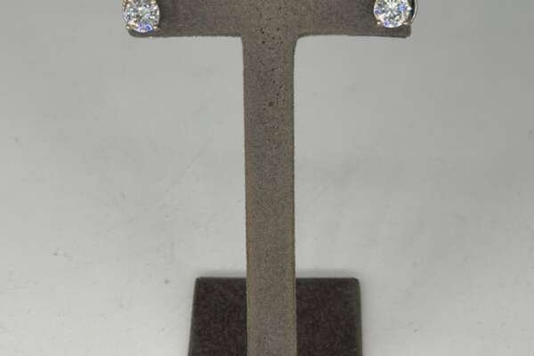 Pendientes Solitarios de Oro Blanco de 18k con Diamantes 0.95 Cts