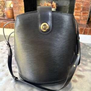 Bolso Louis Vuitton Cluni Vintage en cuero EPI negro