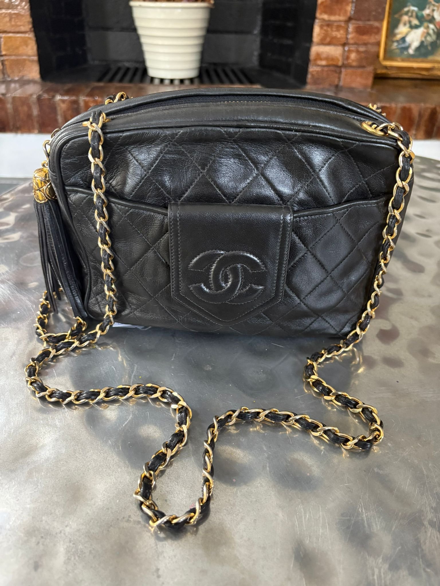Bolso Chanel Camera CC On Chain en cuero negro