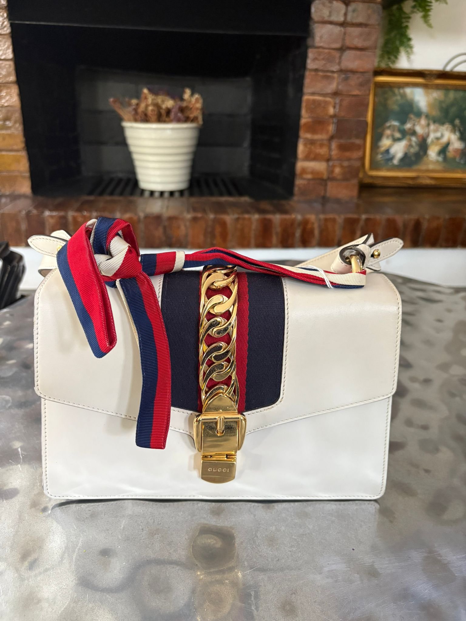 Bolso Gucci Sylvie Handle Bag en cuero