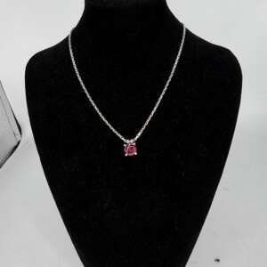 Collar de oro blanco 18k con diamantes y piedra preciosa rosa