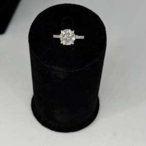 Anillo de oro blanco 18k con diamante natural 3.01 Cts HRD