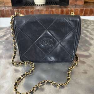 Bolso Chanel Paris Wallet on Chain en cuero negro suave
