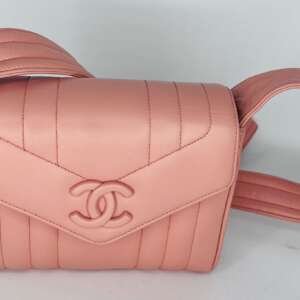 Chanel Flap Bag en piel de cordero rosa acolchada con tarjeta de autenticidad