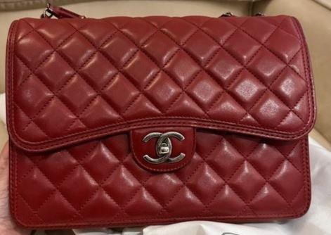 Bolso Chanel Classic Jumbo Flap Bag en cuero rojo