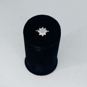 añillo de oro blanco de 18k con diamantes talla 53