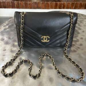 Bolso Chanel Enveloppe Flap Bag Vintage en cuero negro liso