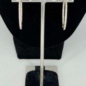 Colgante de oro rosa 18k con diamantes y piedra violeta