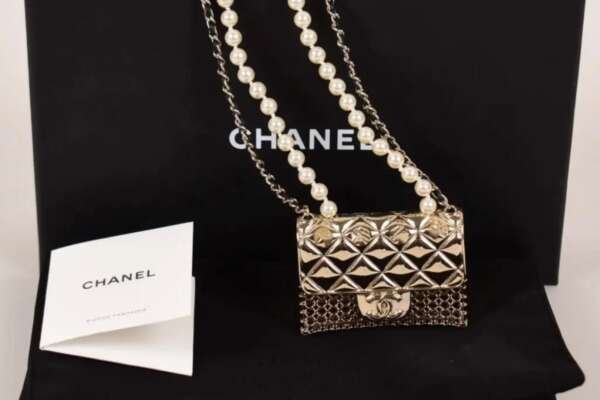 Collar Chanel Double CC Perlas y Chapado