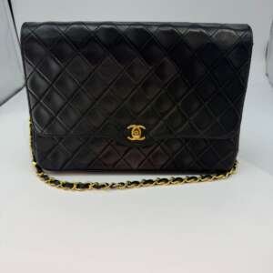 Chanel Timeless Classique negro herrajes dorados