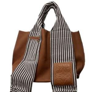 Bolso Loewe de piel marrón modelo exclusivo de pasarela