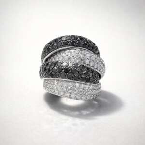 Anillo oro blanco 18k diamantes blancos negros