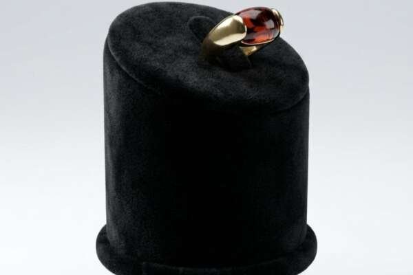 Anillo Bvlgari Oro 18k con Granate