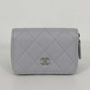 Tarjetero Chanel Doble CC cuero gris