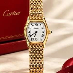 Reloj Cartier Tortue vintage de oro de 18 quilates de los a&ntilde;os 70